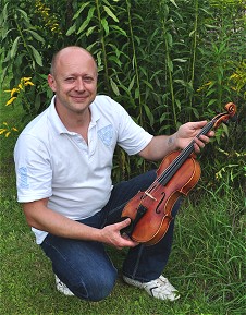 Master Violin Maker Joerg Wunderlich, Markneukirchen, Vogtland, Germany